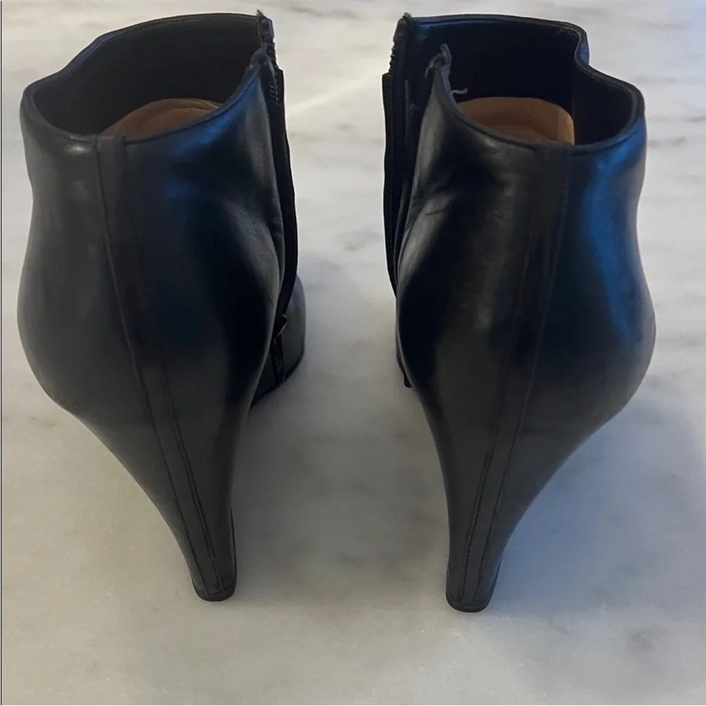 Christian Louboutin Sleek Black Ankle Boots - Picture 7 of 8